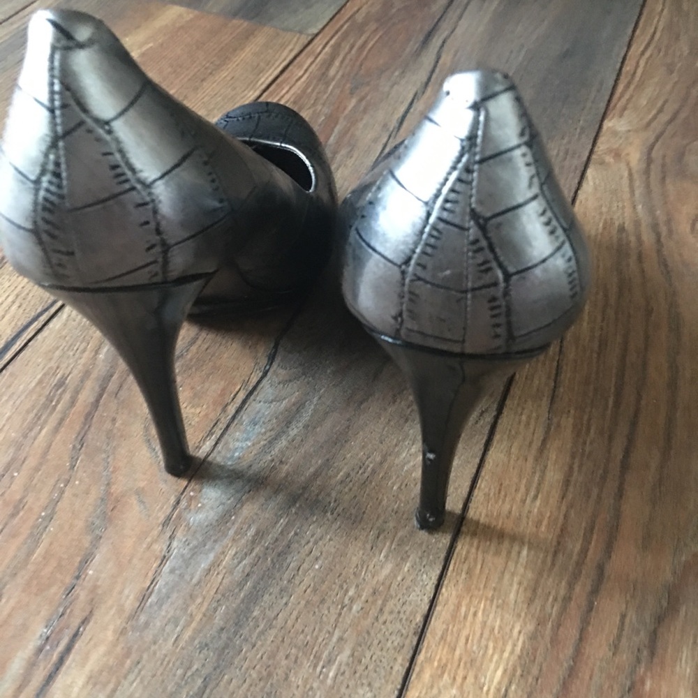 Heels - Picture 2 of 3